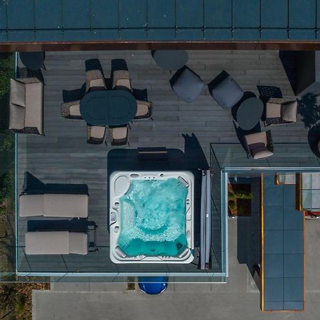 Bj81 Suite Hotel Siofok Bagian luar foto