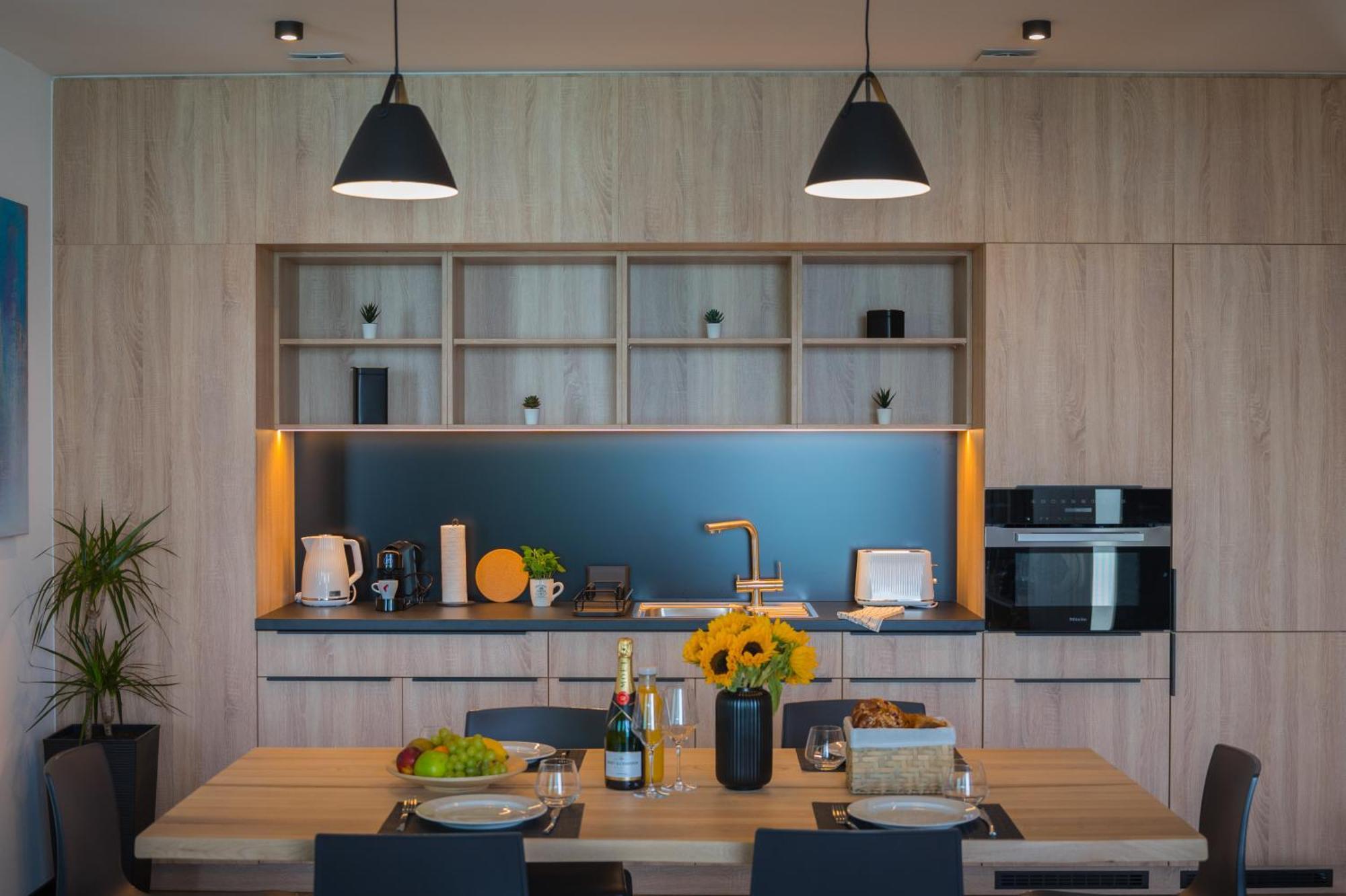 Bj81 Suite Hotel Siofok Bagian luar foto
