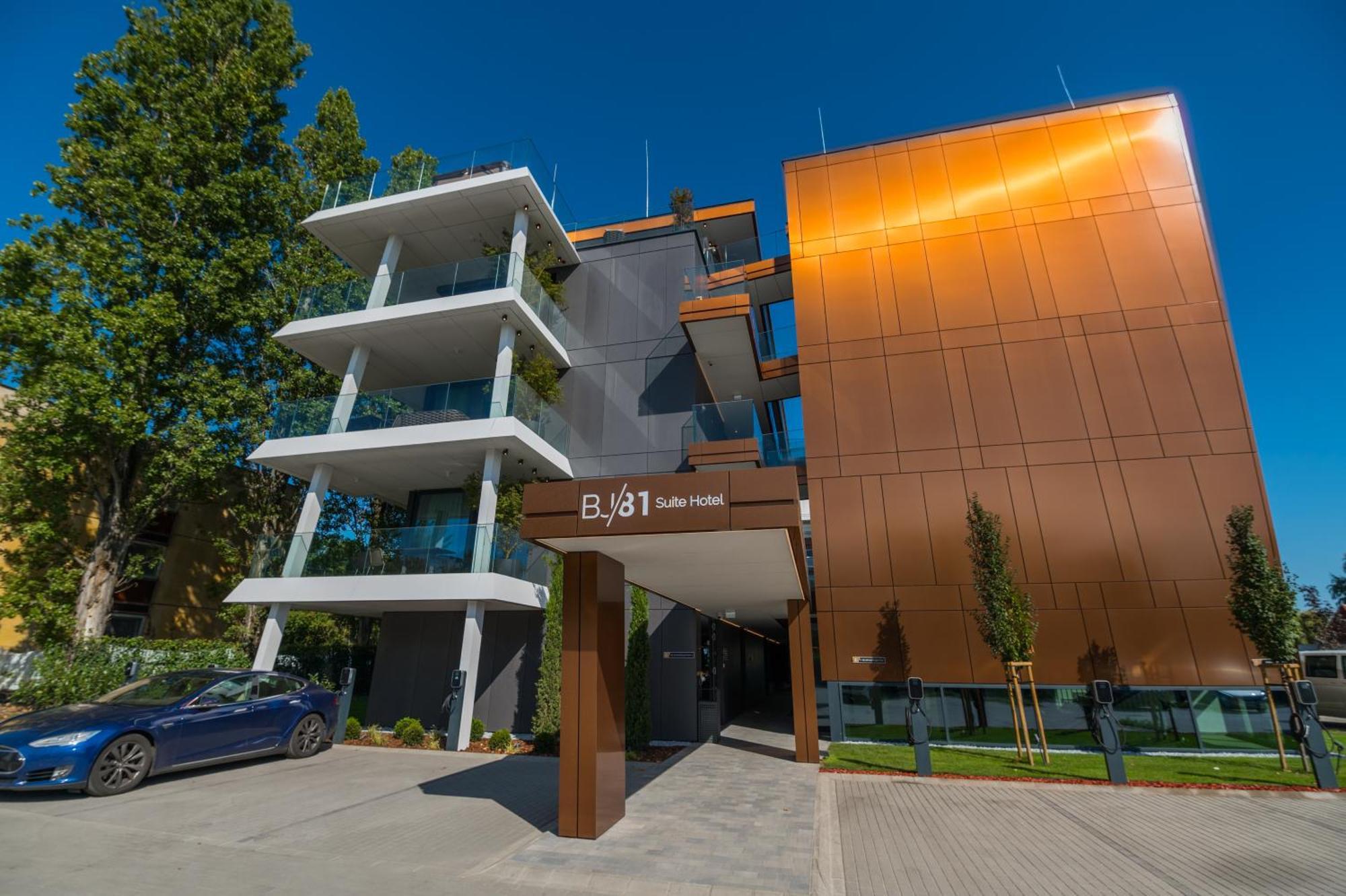 Bj81 Suite Hotel Siofok Bagian luar foto