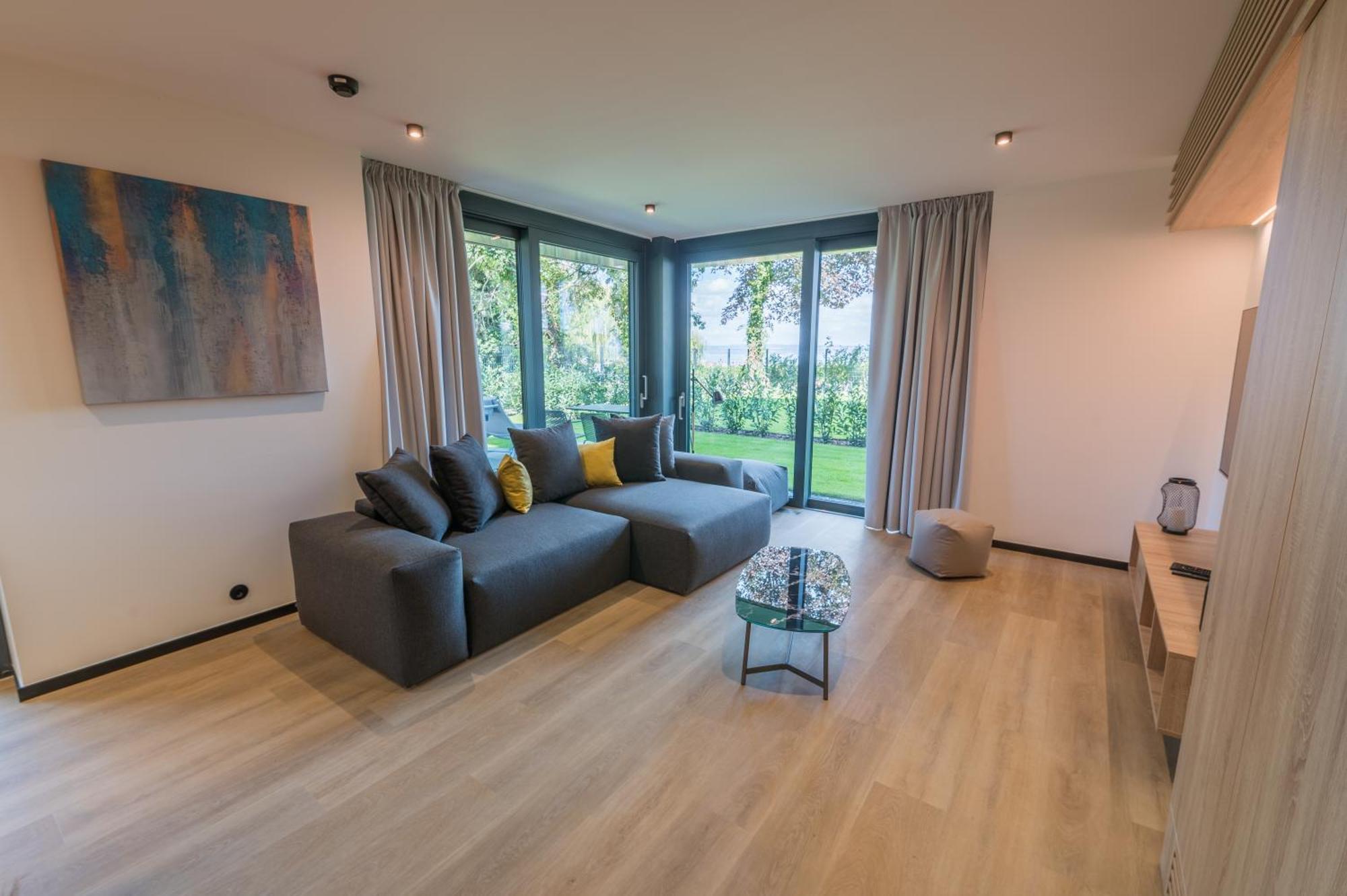 Bj81 Suite Hotel Siofok Bagian luar foto