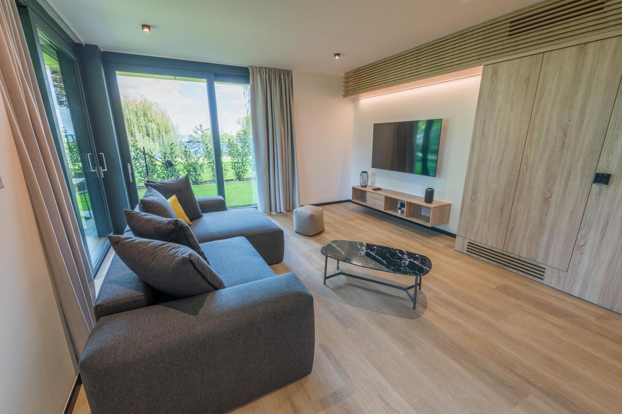 Bj81 Suite Hotel Siofok Bagian luar foto