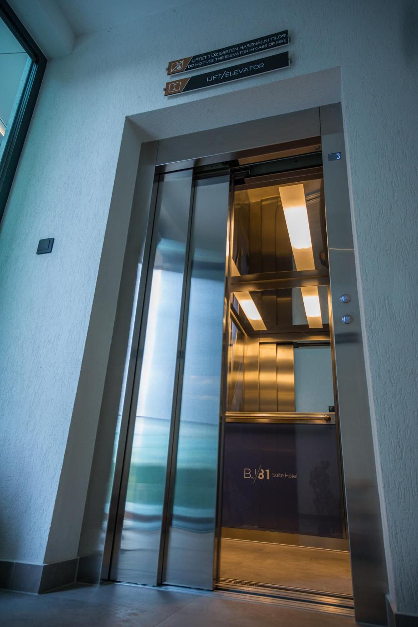 Bj81 Suite Hotel Siofok Bagian luar foto